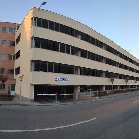 International Aparthotel - Free Parking Cluj-Napoca Ngoại thất bức ảnh